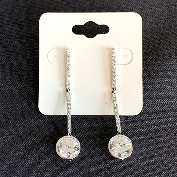 Costume Dangle Earrings - Picture 1 of 4